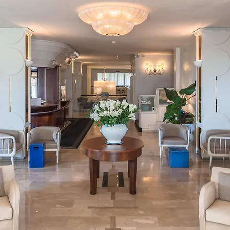 Hotel Anthony 4*