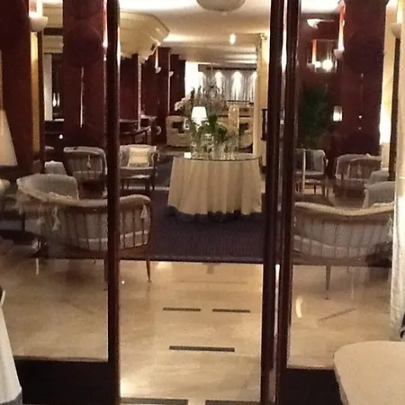 Anthony فندق 4*